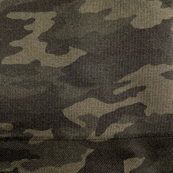 SPANX Look at Me Now Seamless Leggings in Green Camo - Picture 4 of 4